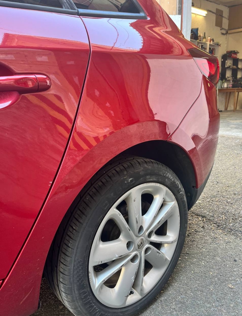 Perfektně vyrovnaný blatník po metodě PDR